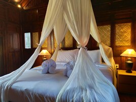 Ropa de cama de alta calidad, cortinas blackout y wifi gratis