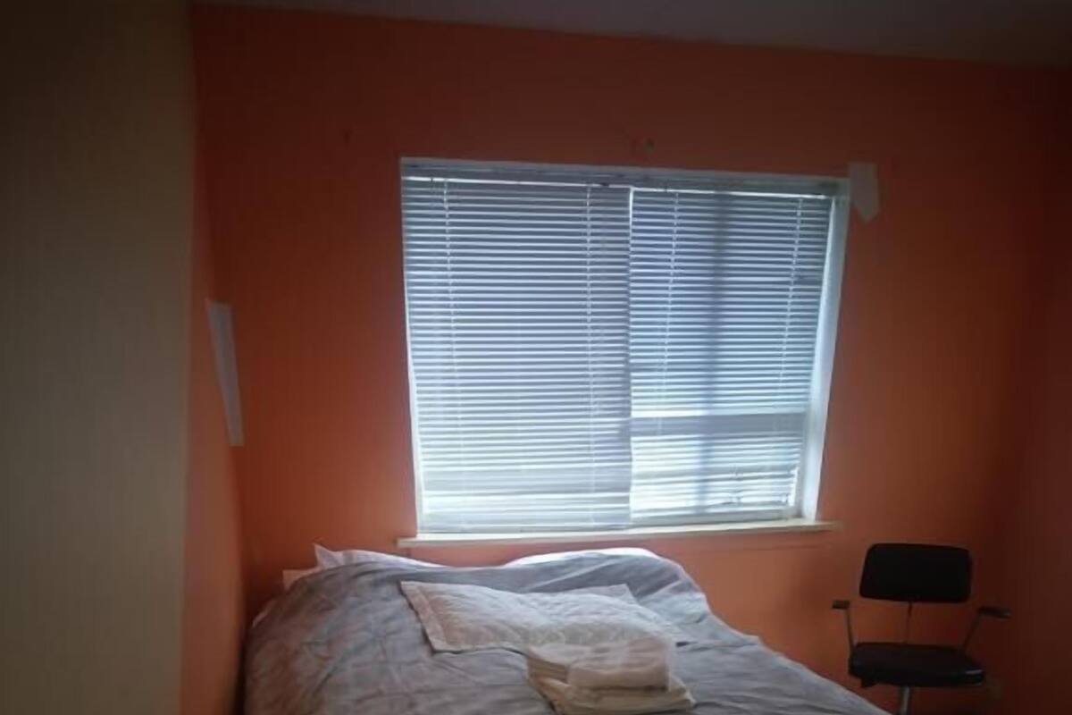 Blackout drapes, WiFi, bed sheets