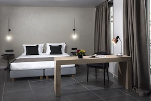 Suite, vue mer | 1 chambre, coffres-forts dans les chambres, bureau
