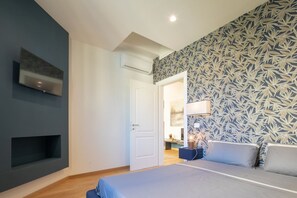 2 bedrooms, iron/ironing board, WiFi, bed sheets - A stylish apartment in San Frediano Florence by Mmega (Firenze)