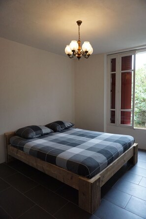 4 Schlafzimmer, Bügeleisen/Bügelbrett, kostenloses WLAN, Bettwäsche