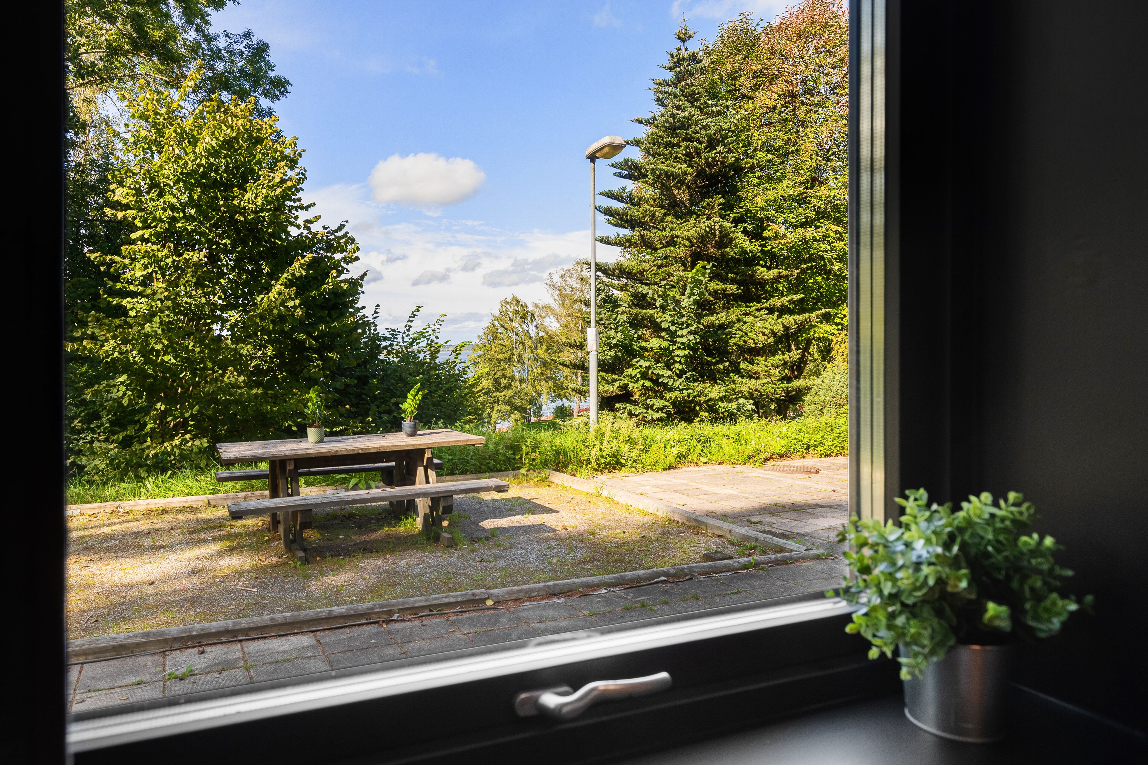 Comfort Single Room, 1 Large Twin Bed | Laptop workspace, iron/ironing board, free WiFi, bed sheets