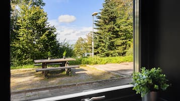 Comfort Single Room, 1 Large Twin Bed | Laptop workspace, iron/ironing board, free WiFi, bed sheets