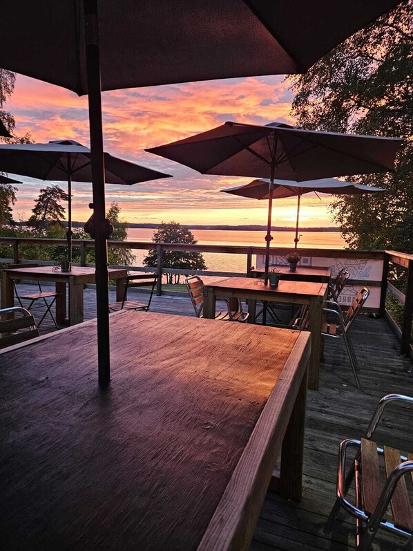 Lunch, dinner served; Italian cuisine, beach views 