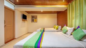 Deluxe Double Room | Desk, soundproofing, iron/ironing board, rollaway beds