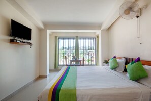 Standard Double Room | Desk, soundproofing, iron/ironing board, rollaway beds - Treebo New Redfern, Madikeri (Madikeri)