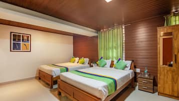Deluxe Double Room | Desk, soundproofing, iron/ironing board, rollaway beds