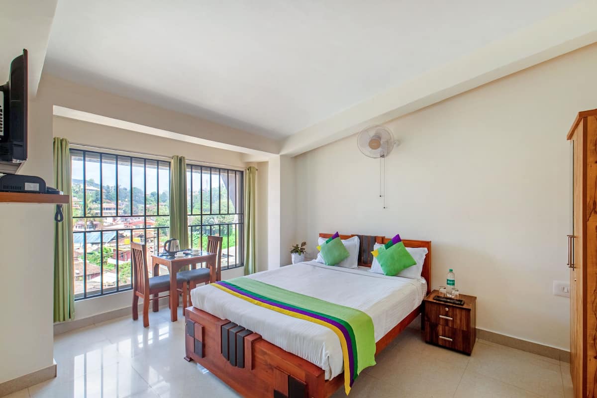 Standard Double Room | Desk, soundproofing, iron/ironing board (on request)
