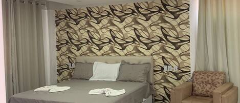 Suite, 1 King Bed | Soundproofing, free WiFi, bed sheets