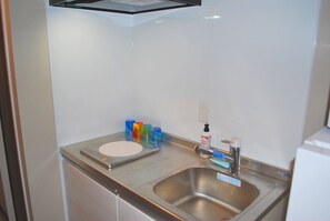 Fridge, microwave, stovetop, electric kettle - Ten Point Hotel (Naha)