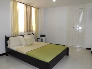 Comfort Studio (A) | Individually decorated, individually furnished, desk, blackout curtains - Edificio Angelo (Cartago)