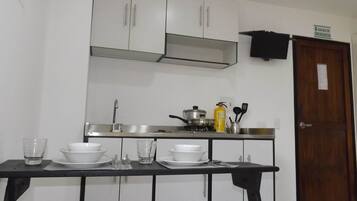 Comfort Studio (B) | Private kitchenette | Full-sized fridge, dishwasher, cookware/dishes/utensils