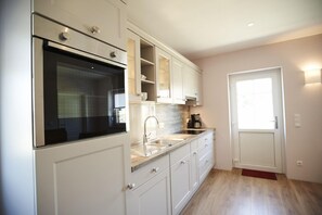 Apartment (Lüneburg), Gemeinschaftsküche | Gemeinschaftsküche | Kühlschrank, Ofen, Herdplatte, Geschirrspüler