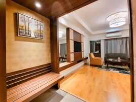 套房 | 埃及棉床单、高档床上用品、迷你吧、特色装修