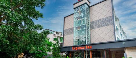 Vista frontal de la propiedad