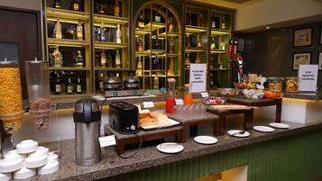 Desayuno buffet (INR 400 por persona)