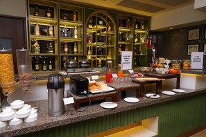 Tägliches Frühstücksbuffet (400 INR pro Person)