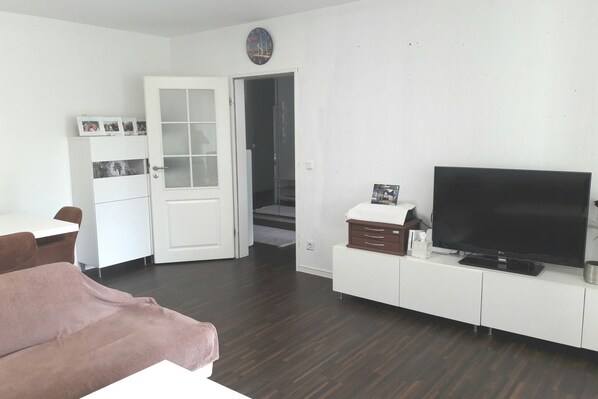 公寓, 2 间卧室 | 起居区 | 电视