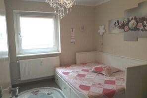 2 bedrooms, iron/ironing board, free WiFi, bed sheets - Private Apartment Ossietzkyring (Hannover)