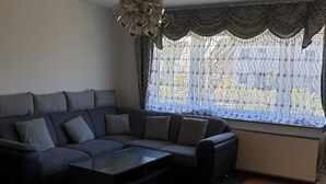 Living area - Private Apartment Berliner Str. (Pattensen)