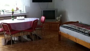 TV - Private Apartment Letterstraße (Hannover)