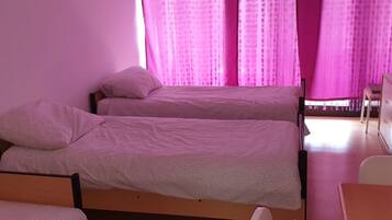 Bügeleisen/Bügelbrett, kostenloses WLAN, Bettwäsche