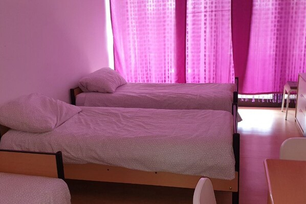 Iron/ironing board, free WiFi, bed sheets