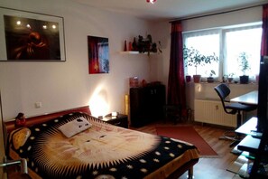 1 chambre, fer et planche à repasser, draps fournis