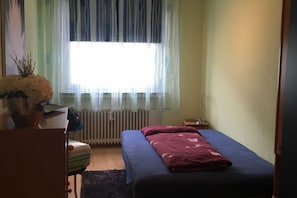 2 chambres, fer et planche à repasser, Wi-Fi gratuit, draps fournis