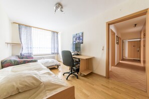 2 chambres, fer et planche à repasser, accès au Wi-Fi (inclus)