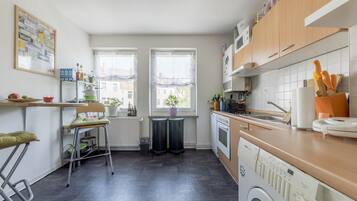 Fridge, microwave, stovetop, electric kettle