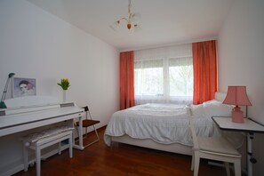 2 bedrooms, iron/ironing board, free WiFi, bed sheets