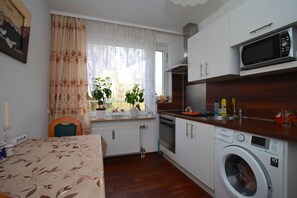 Fridge, microwave, stovetop, electric kettle - Private Apartment Im Langen Feld (Laatzen)