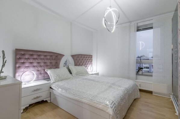 2 عدّة غرف نوم ومكواة/لوح كي وواي فاي مجانًا وملاءات أسرّة