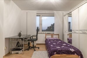2 quartos, ferros/tábuas de passar roupa, Wi-Fi de cortesia