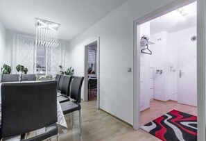 In-room dining - Private Apartment Schwarzwaldstraße (Hannover)