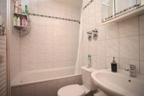 Bathroom - Private Apartment Hohenrode (Laatzen)