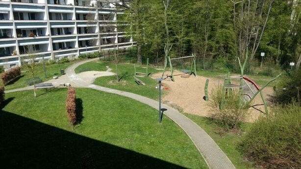 Children's play area - outdoor - Private Apartment Max-Planck-Straße (Laatzen)