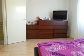 2 chambres, fer et planche à repasser, Wi-Fi gratuit, draps fournis