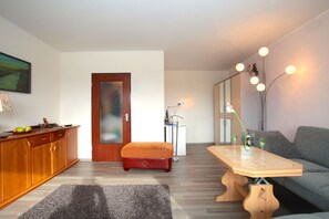 TV - Private Apartment Hoffmann-von-Fallersleben-Straße (Hannover)