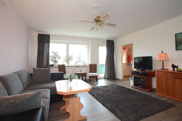 TV - Private Apartment Hoffmann-von-Fallersleben-Straße (Hannover)