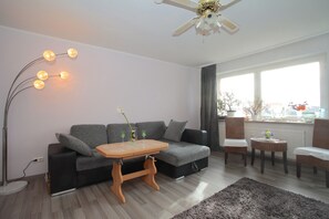 TV - Private Apartment Hoffmann-von-Fallersleben-Straße (Hannover)