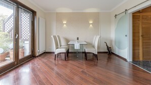 Unclassified image, 3 of 16, button - Private Apartment Neue Straße (Laatzen)