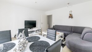 Unclassified image, 5 of 11, button - Private Apartment Am Mittelfelde (Hannover)