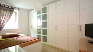 Unclassified image, 4 of 11, button - Private Apartment Am Mittelfelde (Hannover)