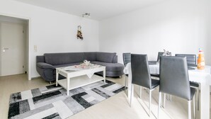 Unclassified image, 2 of 11, button - Private Apartment Am Mittelfelde (Hannover)