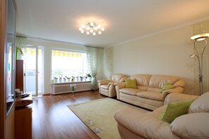 TV - Private Apartment Ginsterweg (Laatzen)