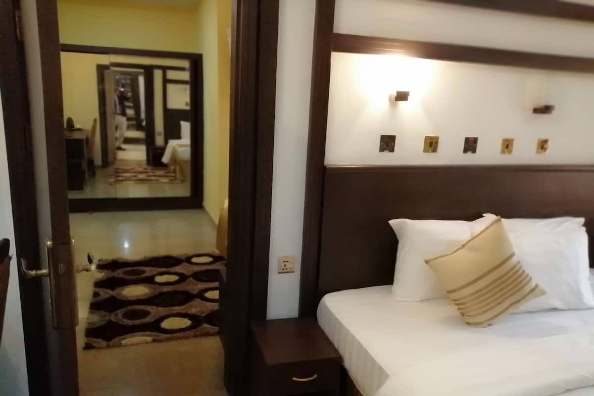 Executive Double or Twin Room | In-room safe, laptop workspace