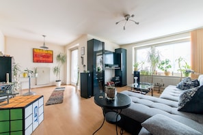 TV - Private Apartment Peiner Straße (Laatzen)