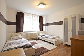 1 多间卧室、熨斗/熨衣板、免费 WiFi、床单